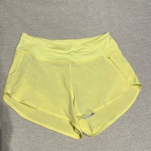 Outdoor voices Hudson 2.5 inch shorts – in color Gecko